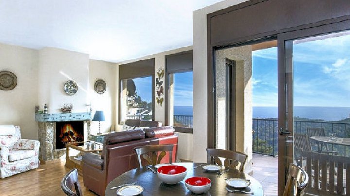 Ferienhaus mit privatem Pool und traumhaftem Meerblick an der Costa Brava