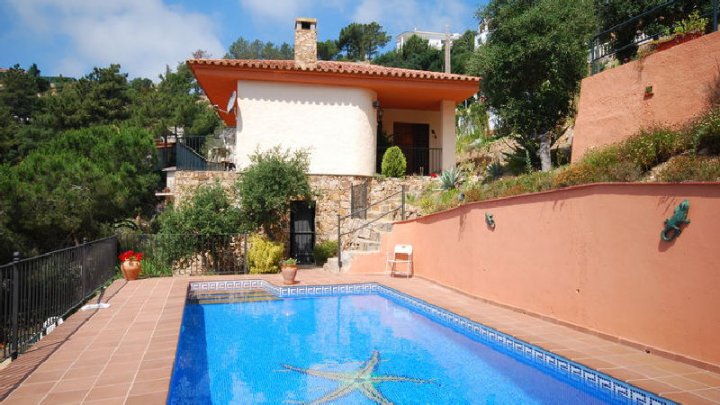Ferienhaus mit privatem Pool und traumhaftem Meerblick an der Costa Brava