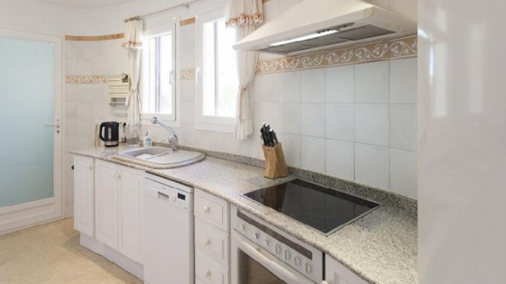 Exklusive mediterrane Ferienvilla in Altea (Costa Blanca) mit Bergblick und großem Pool zu verkaufen