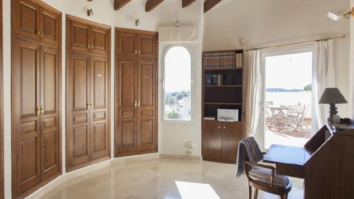 Exklusive mediterrane Ferienvilla in Altea (Costa Blanca) mit Bergblick und großem Pool zu verkaufen