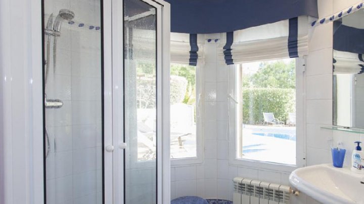 Exklusive mediterrane Ferienvilla in Altea (Costa Blanca) mit Bergblick und großem Pool zu verkaufen