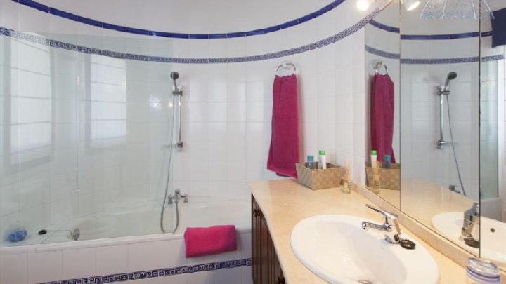 Exklusive mediterrane Ferienvilla in Altea (Costa Blanca) mit Bergblick und großem Pool zu verkaufen