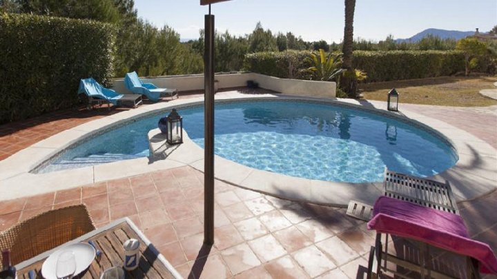 Exklusive mediterrane Ferienvilla in Altea (Costa Blanca) mit Bergblick und großem Pool zu verkaufen