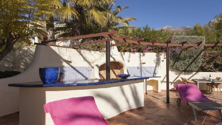 Exklusive mediterrane Ferienvilla in Altea (Costa Blanca) mit Bergblick und großem Pool zu verkaufen