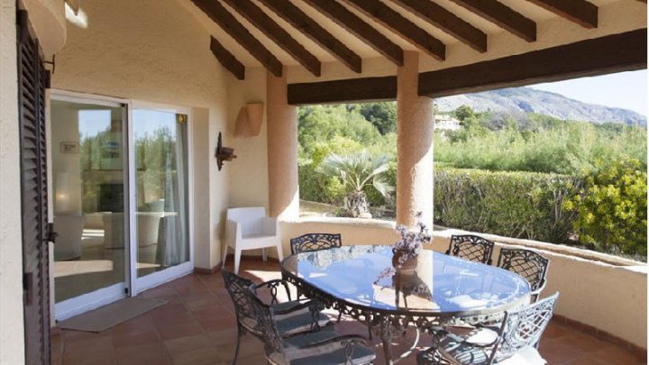 Exklusive mediterrane Ferienvilla in Altea (Costa Blanca) mit Bergblick und großem Pool zu verkaufen