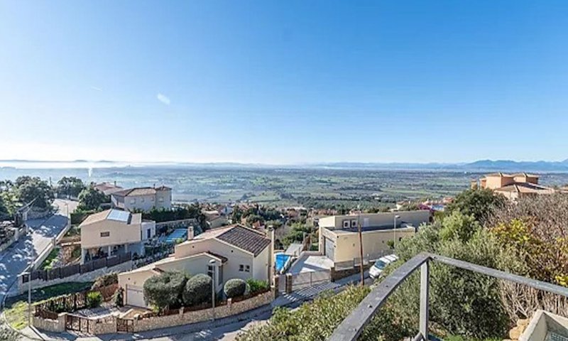 Villa de ensueño con vistas espectaculares al mar sobre la bahía de Roses