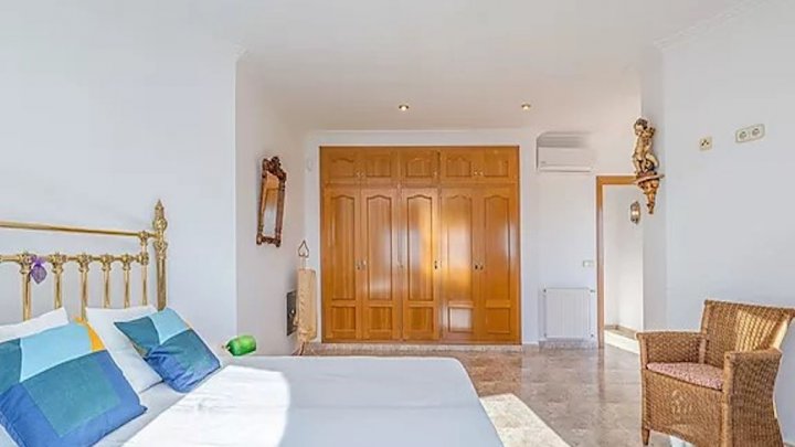 Villa de ensueño con vistas espectaculares al mar sobre la bahía de Roses