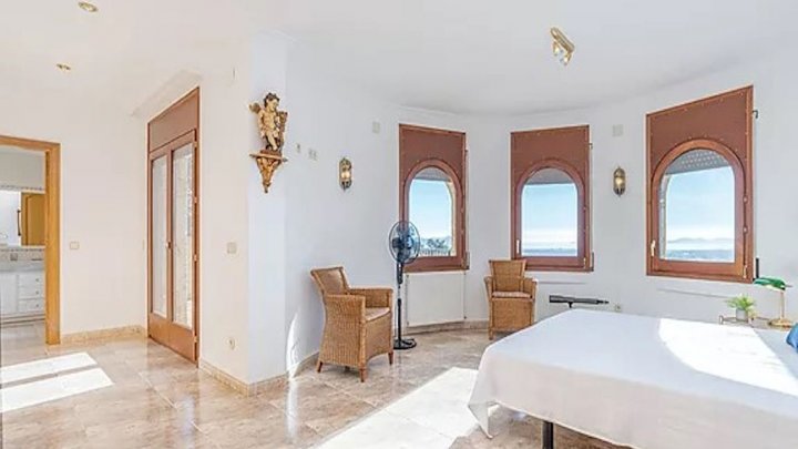 Villa de ensueño con vistas espectaculares al mar sobre la bahía de Roses
