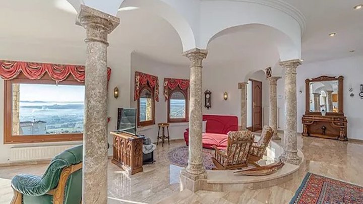 Villa de ensueño con vistas espectaculares al mar sobre la bahía de Roses