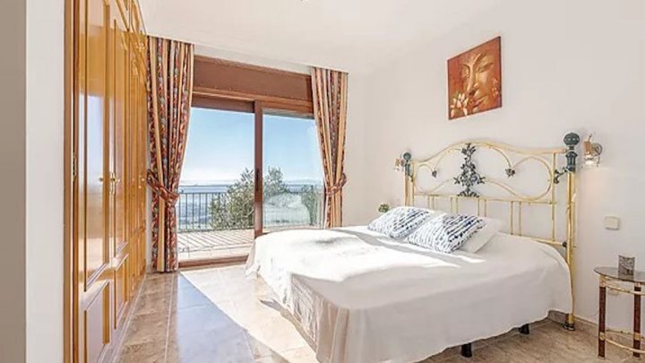 Villa de ensueño con vistas espectaculares al mar sobre la bahía de Roses