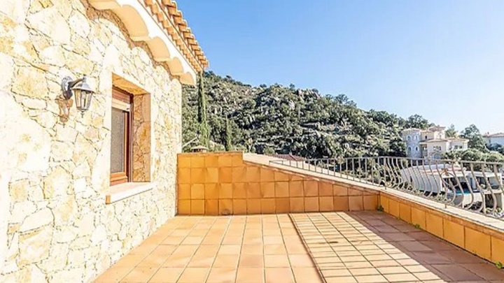 Villa de ensueño con vistas espectaculares al mar sobre la bahía de Roses