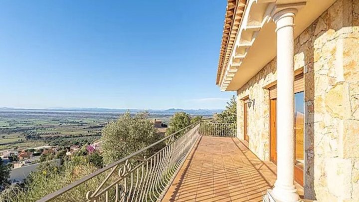 Traumhafte Villa mit spektakulärem Meerblick über die Bucht von Roses 