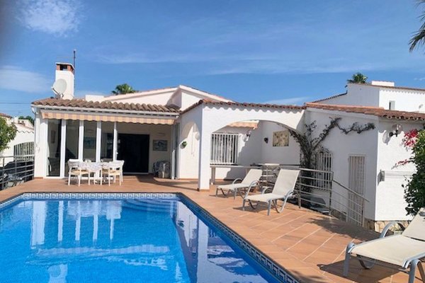 Empuriabrava Ferienhaus mit privatem Pool und Bootsanleger von 15m