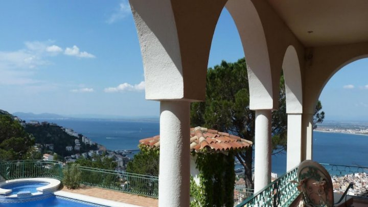 Exclusiva casa de vacaciones en Roses - España - piscina privada - vistas al mar en venta