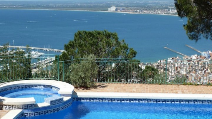 Exclusiva casa de vacaciones en Roses - España - piscina privada - vistas al mar en venta