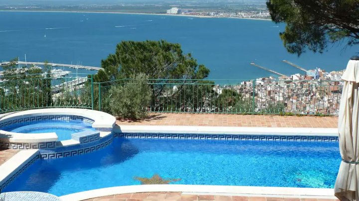 Exclusiva casa de vacaciones en Roses - España - piscina privada - vistas al mar en venta