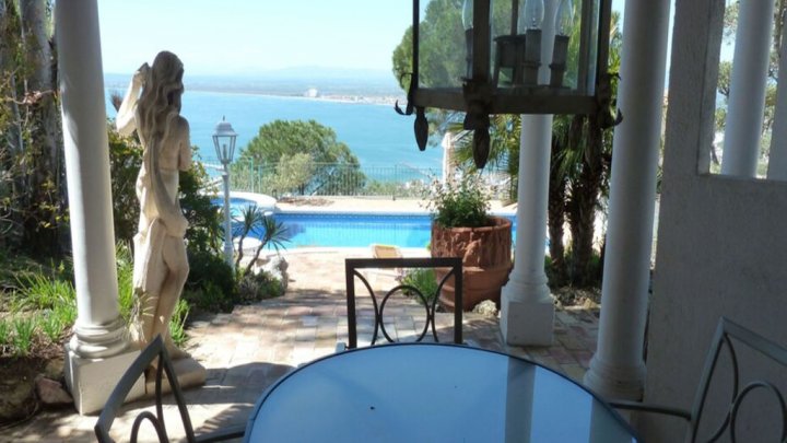 Exclusiva casa de vacaciones en Roses - España - piscina privada - vistas al mar en venta