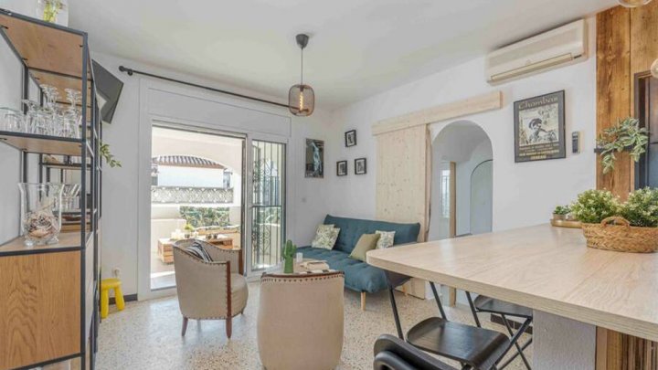 Empuriabrava Ferienhaus renoviert - mit Tourismus Lizenz -zu verkaufen