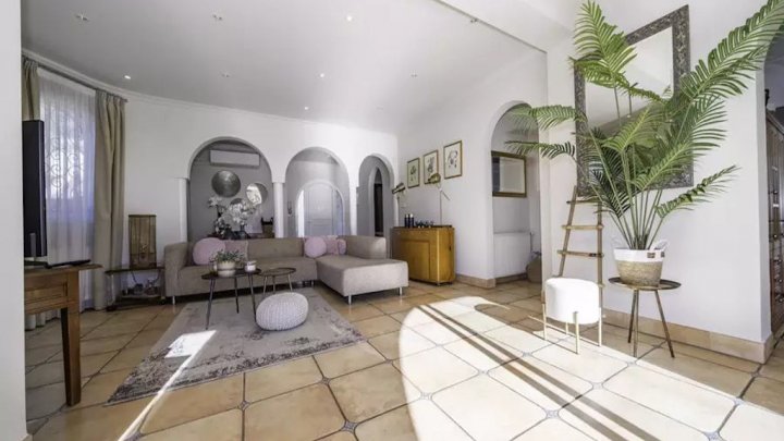 Zu verkaufen: Exklusive Luxusvilla in Roses – Meerblick, Privatpool