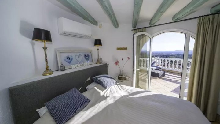 Zu verkaufen: Exklusive Luxusvilla in Roses – Meerblick, Privatpool