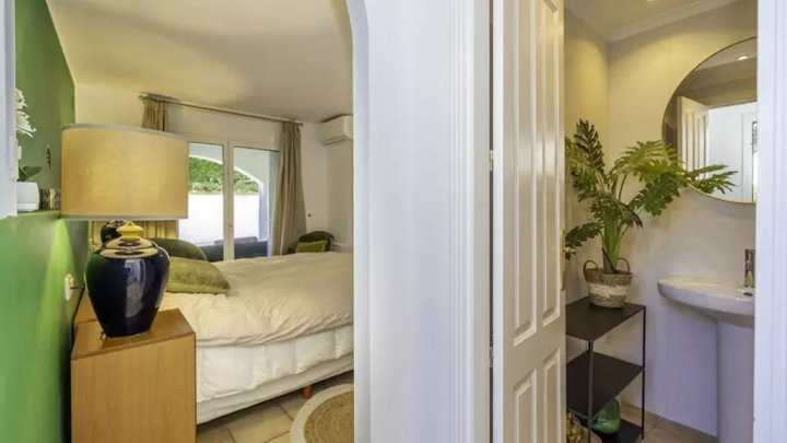 Zu verkaufen: Exklusive Luxusvilla in Roses – Meerblick, Privatpool