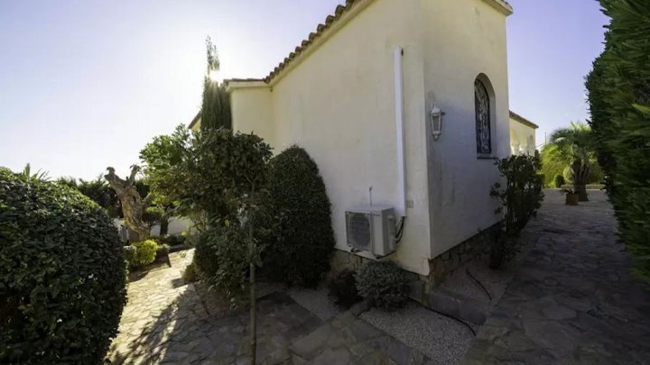 Zu verkaufen: Exklusive Luxusvilla in Roses – Meerblick, Privatpool