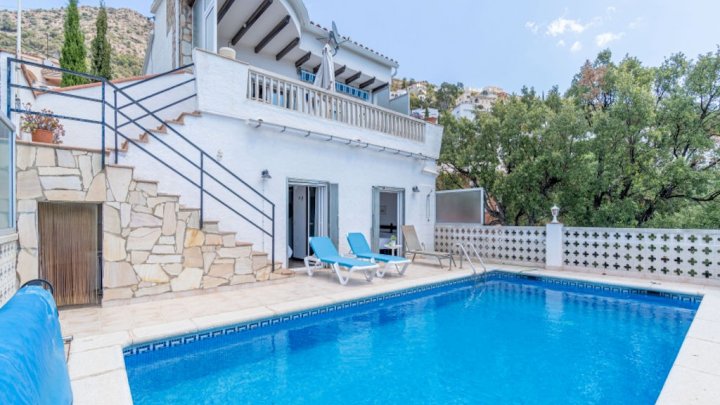 Holiday villa in Spain on the Costa Brava with private pool and views over the Bay of Rosas