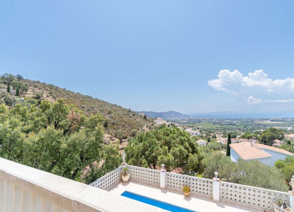 Ferienvilla privater Pool und Blick auf die Bucht von Rosas