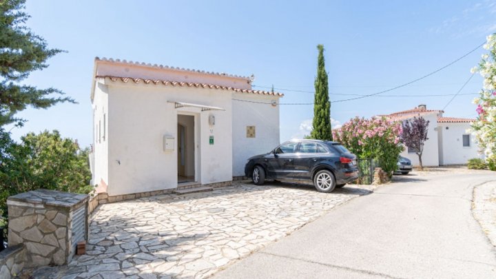 Holiday villa in Spain on the Costa Brava with private pool and views over the Bay of Rosas