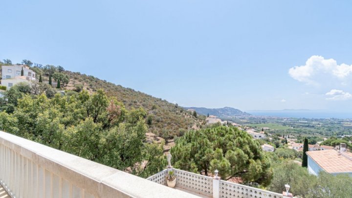 Holiday villa in Spain on the Costa Brava with private pool and views over the Bay of Rosas