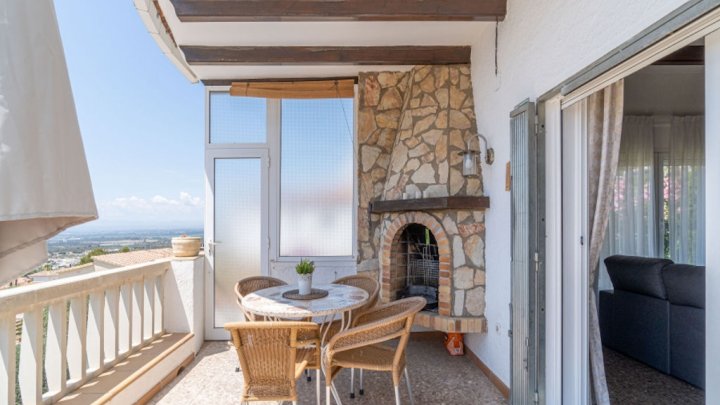 Holiday villa in Spain on the Costa Brava with private pool and views over the Bay of Rosas