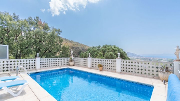 Holiday villa in Spain on the Costa Brava with private pool and views over the Bay of Rosas
