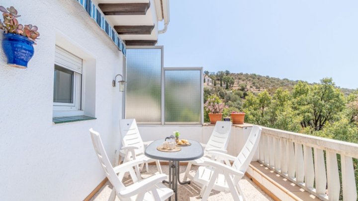 Holiday villa in Spain on the Costa Brava with private pool and views over the Bay of Rosas