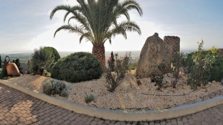 Zu verkaufen: Mediterranes Anwesen mit Panoramablick auf die Bucht von Roses 