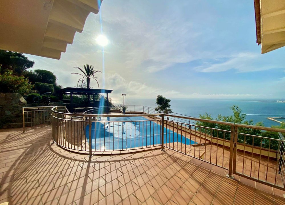 Spanien Ferienhaus zum Verkauf in Roses Costa Brava