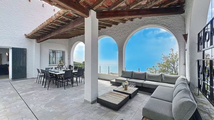 Mediterranes Luxus-Anwesen mit traumhaftem Meerblick zu verkaufen