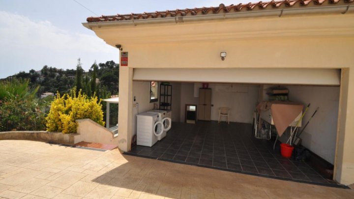 Traumhafte Villa mit Meerblick & Touristenlizenz in Serra Brava 