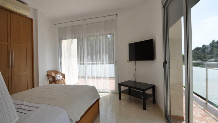 Traumhafte Villa mit Meerblick & Touristenlizenz in Serra Brava 
