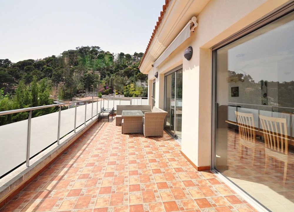 Exklusive Villa mit Meerblick und Ferienlizenz in Serra Brava
