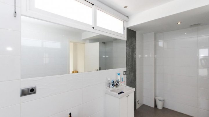 Villa de luxe avec vue sur la mer et la montagne – design moderne & qualité supérieure