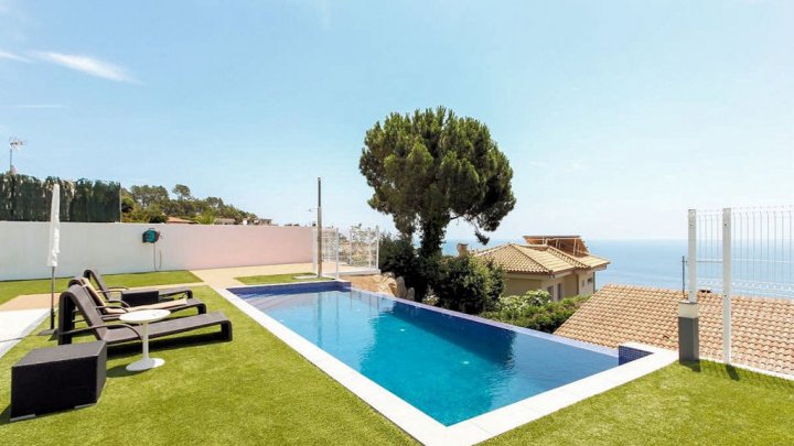 Luxury villa with sea & mountain views – modern design, highest quality