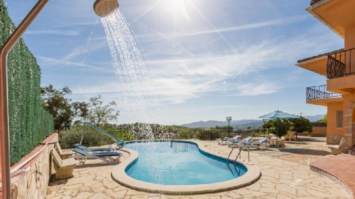 Ferienhaus in Blanes, Spanien: Großzügiges Anwesen mit privatem Pool und atemberaubendem Meerblick zu verkaufen