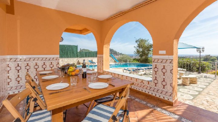 Ferienhaus in Blanes, Spanien: Großzügiges Anwesen mit privatem Pool und atemberaubendem Meerblick zu verkaufen