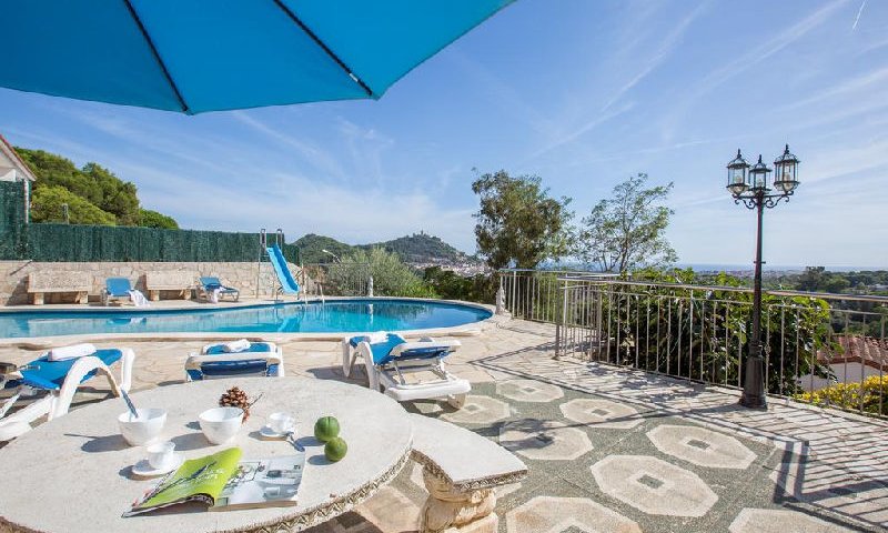 Ferienhaus in Blanes, Spanien: Großzügiges Anwesen mit privatem Pool und atemberaubendem Meerblick zu verkaufen