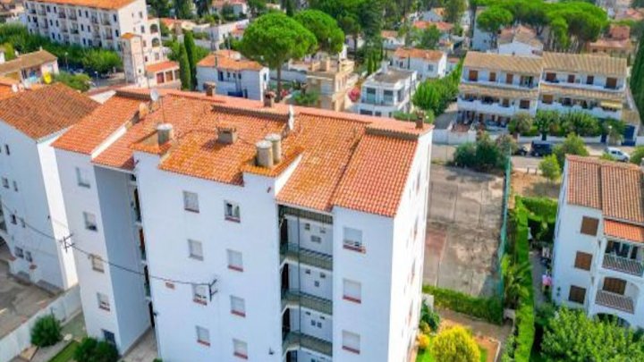Encantador apartamento en planta baja con aparcamiento en L'Escala – Costa Brava – España
