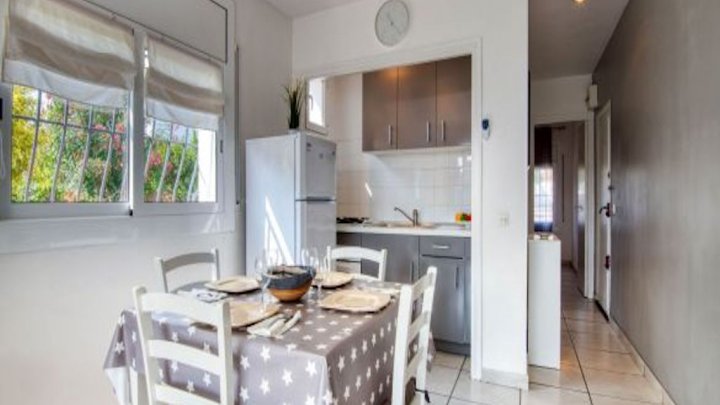 Encantador apartamento en planta baja con aparcamiento en L'Escala – Costa Brava – España