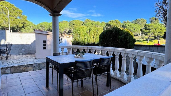 Holiday home in L'Escala on the Costa Brava with private pool – experience pure Mediterranean living!