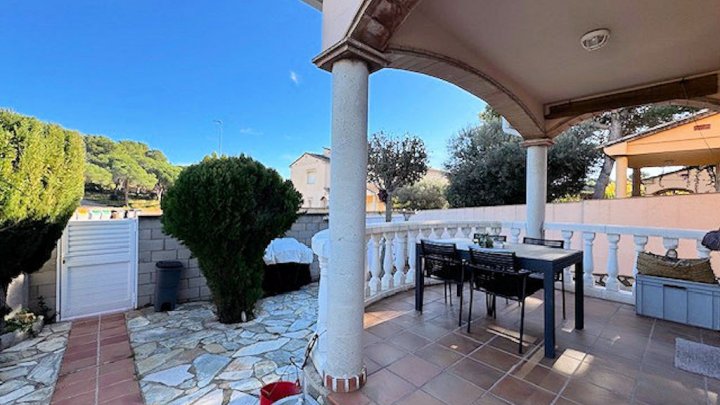 Holiday home in L'Escala on the Costa Brava with private pool – experience pure Mediterranean living!