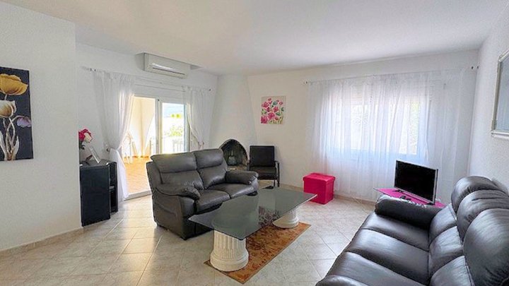 Traumhafte Ferienvilla in L’Escala – Zwei Wohneinheiten, Pool, Jacuzzi & Meerblick