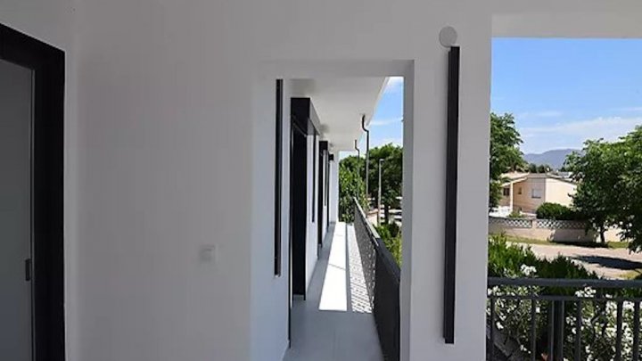 Villa de lujo con licencia turística en una ubicación privilegiada de Empuriabrava